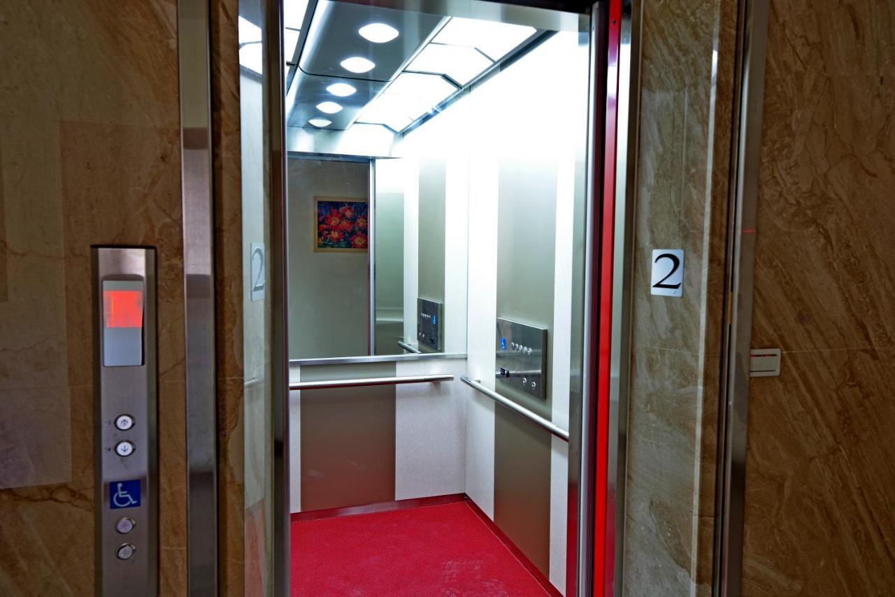Hongfu Elegant Business Hotel Zhongli Bagian luar foto