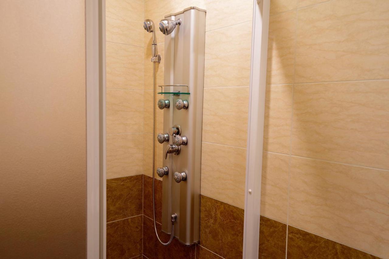 Hongfu Elegant Business Hotel Zhongli Bagian luar foto